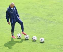 Italy's Football Turmoil: Spalletti Announces Sacking After World Cup Qualifier Loss - Imagen principal del artículo