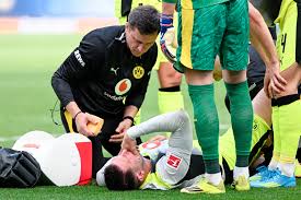 Zagueiro do Borussia decide se aposentar aos 30 anos após quase romper ligamento pela terceira vez