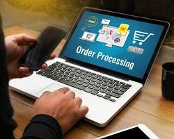 person processing an order on a computer resmi