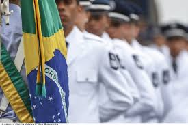 Resultado de imagem para Aeronáutica divulga edital de concurso com 56 vagas para médicos