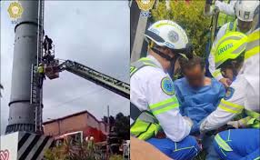 Sujeto sube a torre de la Línea 1 del Cablebús; bomberos lo rescatan