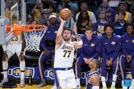 Lakers vs Kings: ¿Cómo el desempeño de LeBron James y Luka Dončić define el futuro de los dos equipos?