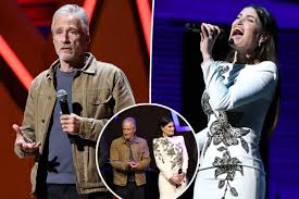 Idina Menzel and Jon Stewart Recreate ‘Adele Dazeem’ Moment at Stand Up For Heroes Benefit