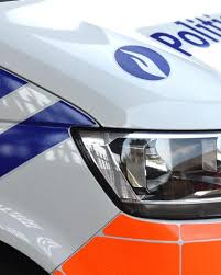 Busje met transmigranten crasht in Middelkerke na achtervolging met politie, één persoon in levensgevaar