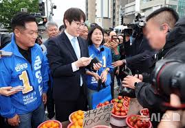 與 '하정우 손털기 논란'에 "한동훈, 성숙한 정치 보여달라"