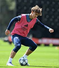 ¡Arsenal sorprende! Jóvenes promesas entrenan con el primer equipo