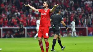 Gignac vs. Paulinho: Comparativo entre dos grandes goleadores