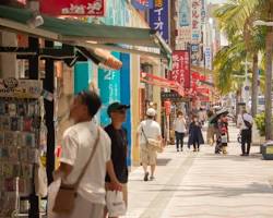 busy Okinawan street sceneの画像