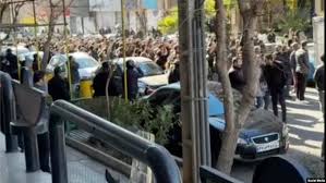 ادامه اعتصاب‌ها و اعتراضات در بازارها در روز سوم و ایجاد جو امنیتی