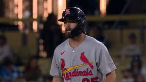 Cardenales resisten a Yamamoto y vencen a Dodgers en extras para volver a .500
