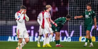 ¡Crisis en Ajax! Hinchas ABANDONAN partido contra Groningen. ¿Por qué?