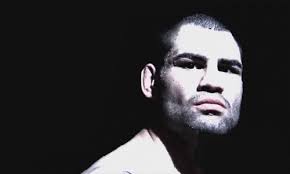 Cain Ramirez Velasquez nasce Il 28 luglio 1982 in California. La famiglia, messicana d&#39;origine, approdò illegalmente negli States qualche anno prima e solo ... - cain-velasquez