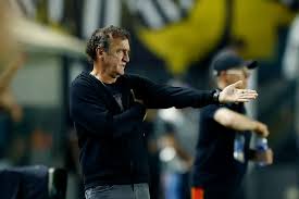 Santos programa intertemporada, e Cuca define foco para a janela
