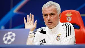 Guti desaconseja al Real Madrid volver a contratar a José Mourinho, «que ya no está en su mejor momento», mientras crece la presión sobre Álvaro Arbeloa