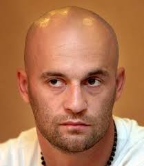 Pavol Demitra. (29.11. 1974) hokejový útočník, na našej škole absolvoval povinnú školskú dochádzku. Je odchovancom HK Spartak Dubnica. - 8