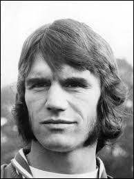 Dave Watson was a centre half who was part of the Sunderland team that won the FA Cup in 1973. Watson&#39;s performances were noticed at the highest level and ... - dave_watson_353x470