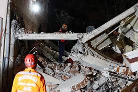 トルコ西部でM6.1の地震！緊急救助活動、被害状況は？ - Imagen principal del artículo