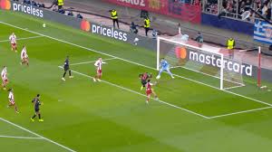 Wie kann der nicht drin sein? Vazquez vergibt aus fünf Metern | Match Clip Champions League | Video