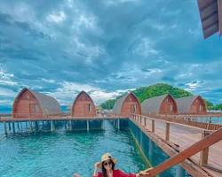Gambar Bersantai di pantai Pulau Tegal Mas