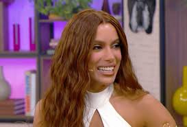 Anitta fala sobre mudanças no físico e na carreira durante participação no 'Mais Você'