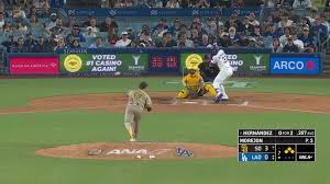 Teoscar Hernández's go-ahead grand slam (8)