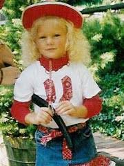 Hasil gambar untuk foto taylor waktu kecil