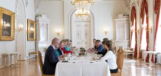 Presidentti Stubb tapasi eduskunnan ulkoasianvaliokunnan