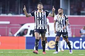 Santos define futuro de Tiquinho Soares