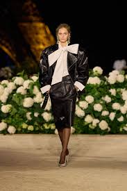 Madonna und Haute Couture: Saint Laurents Spektakel in Paris