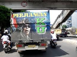 Hasil gambar untuk tulisan lucu di bak truk