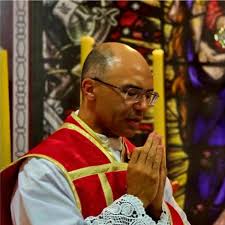 Quem é o padre brasileiro excomungado que se nega a deixar a Igreja: ‘Vida segue normal’