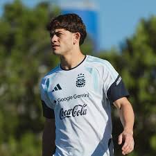Técnico da Argentina convoca lateral do Palmeiras para amistosos pré-Copa