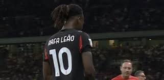 Rafa Leao Injury Shocker! Coppa Italia Glory Turns to Calf Nightmare! - Imagen principal del artículo