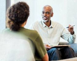 person talking to a therapistの画像