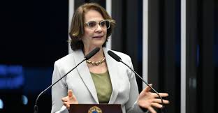 Depois de polêmica, Damares reafirma apoio a Michelle e Bia Kicis para o Senado