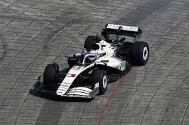 Checo Pérez termina en el puesto 18 en la Práctica 2 del GP de México; lidera Leclerc