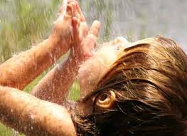 Resultado de imagem para Banho de chuva