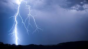 Strong winds, tornadoes possible in Kentucky and Indiana | FULL FORECAST