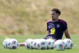 Curtis Jones trolls former Liverpool teammate Trent Alexander-Arnold with amazing skill during England training