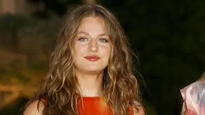 Leonor arriesga en Mallorca con su look más salvaje: falda pareo y top tie dye