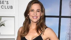Jennifer Garner, 53, looks as great as she did 20 years ago while expert weighs in on her diet tricks