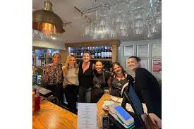 Famous TV face pays a visit to celebrated Hampshire pub - and pulls a pint!