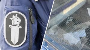 Poliisi iski parkkihalliin – kymmeneltä lähti rekisterikilvet