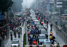 Kết quả hình ảnh cho đi xe máy ô tô trời mưa