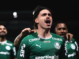 Maurício vira peça-chave no Palmeiras e complica titularidade de Arias