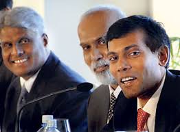 President Mohamed Nasheed (R) with Ceylon Chamber of Commerce vice chairman Dr. Anura Ekanayake (C). Also in the picture is the Maldives Minister of ... - Male-President