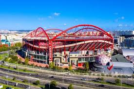 Benfica procura quinto lugar no dia do grande dérbi minhoto