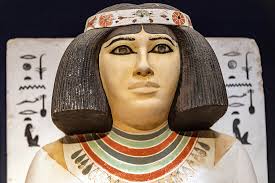 Statue of nofret, wife of prince raH๏τep … – License image – 13831756 ❘ lookpH๏τos