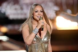 Mariah Carey: Prêmio e Looks Icônicos Agitam o Mundo da Música!