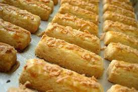 Image result for foto kue kering kastengels